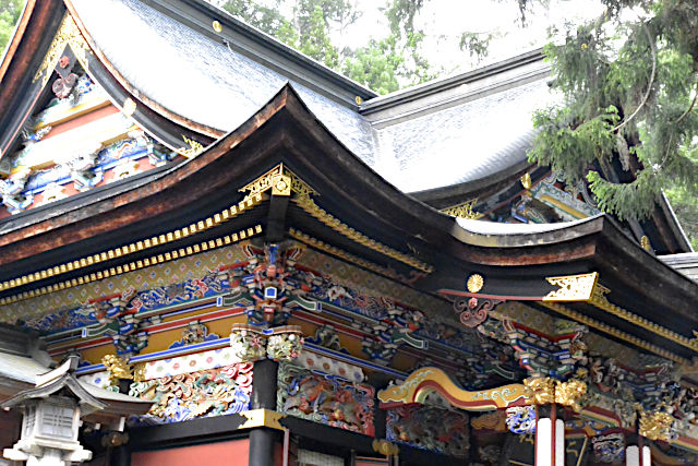 三峯神社・拝殿の彫刻