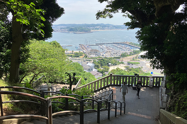 江島神社 中津宮から駿河湾を望む