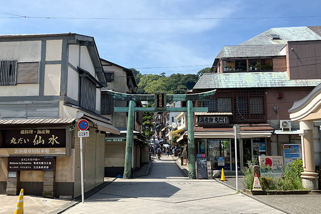 青銅の鳥居