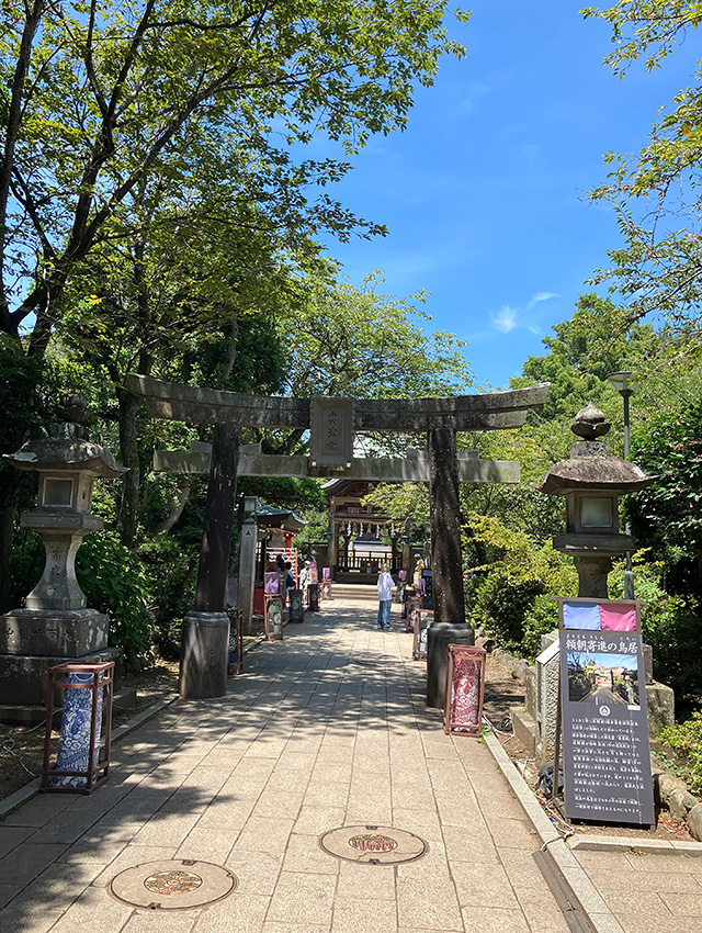 源頼朝寄進の鳥居