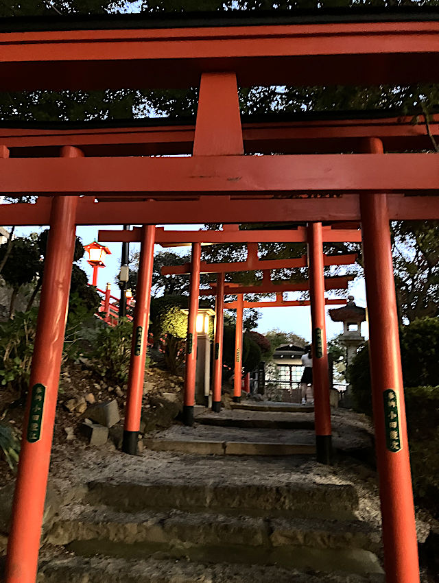 七色の鳥居・朱色