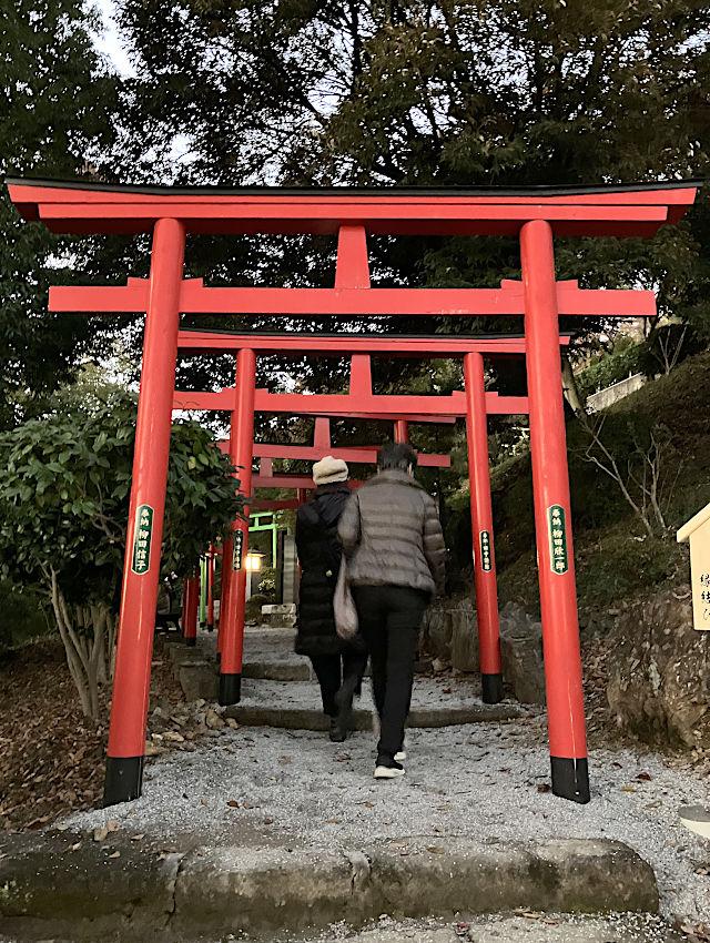 七色の鳥居・赤色