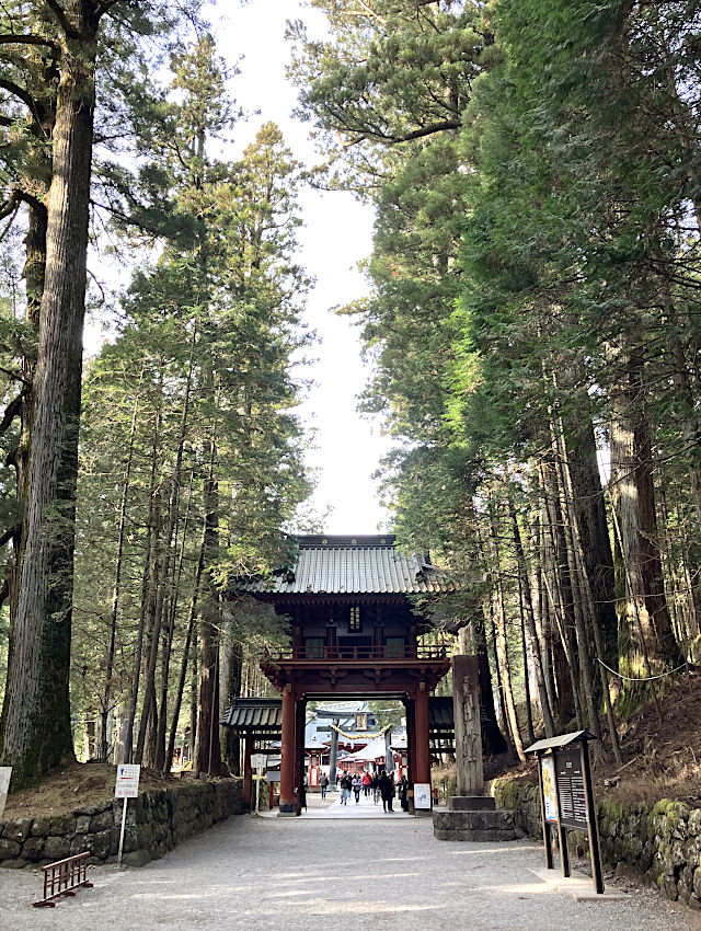 二荒山神社・楼門と社号