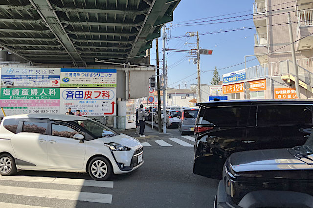 三浦海岸駅・高架下