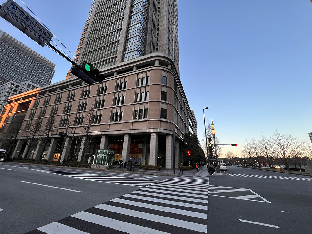 集合場所 東京駅丸の内口　丸ビル横