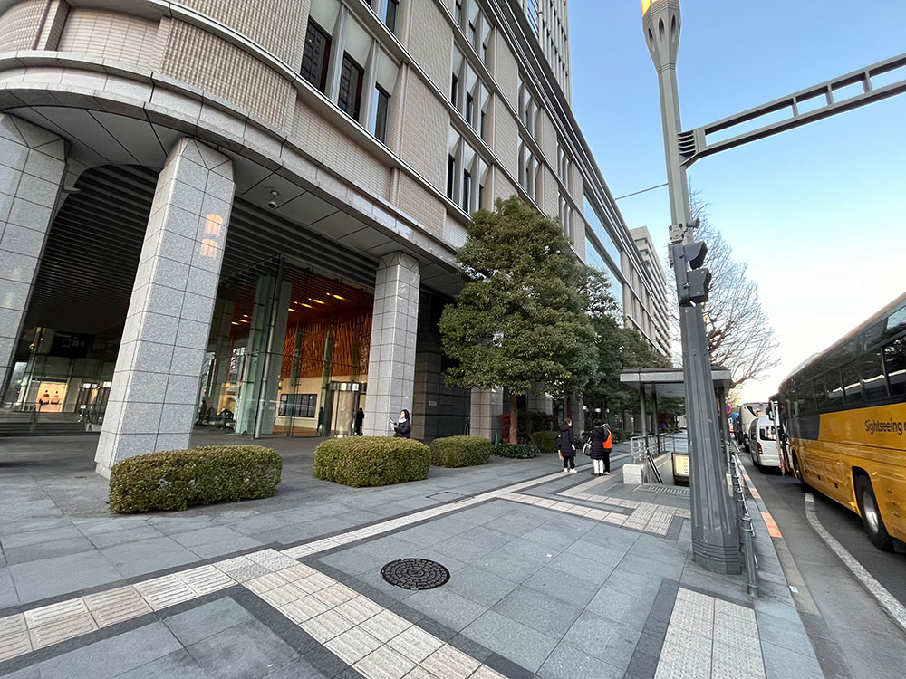 集合場所 東京駅丸の内口　丸ビル横