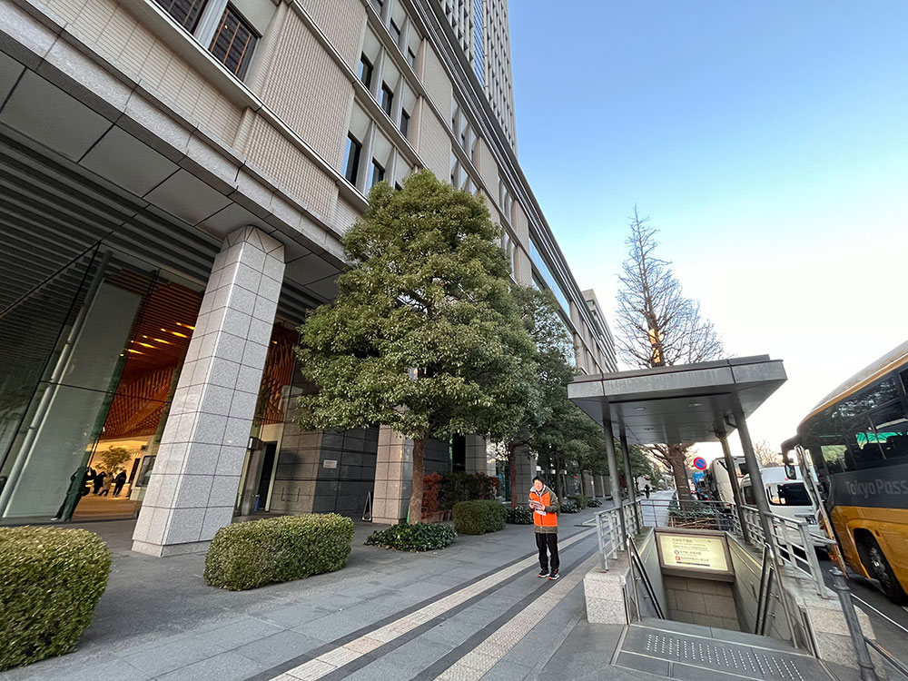 集合場所 東京駅丸の内口　丸ビル横