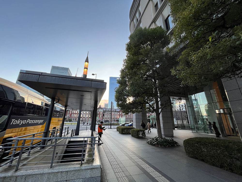 集合場所 東京駅丸の内口　丸ビル横