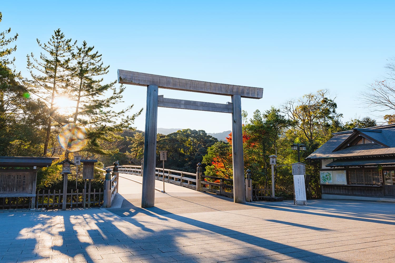 三重県にある伊勢外宮＆内宮の参拝と禊の地二見ヶ浦ツアー