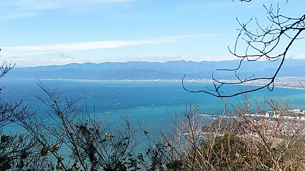 駿河湾を随所からながめます